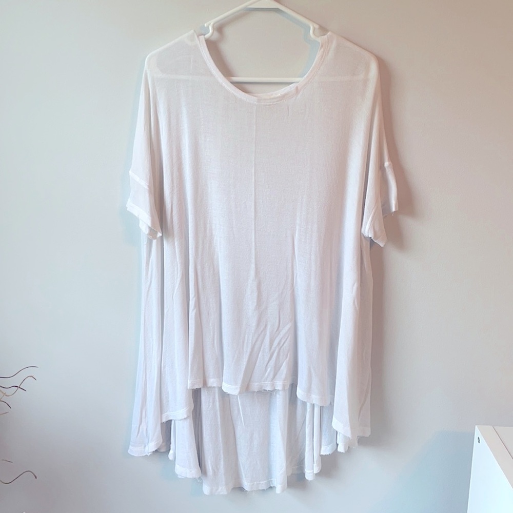 Short sleeve, high low top.